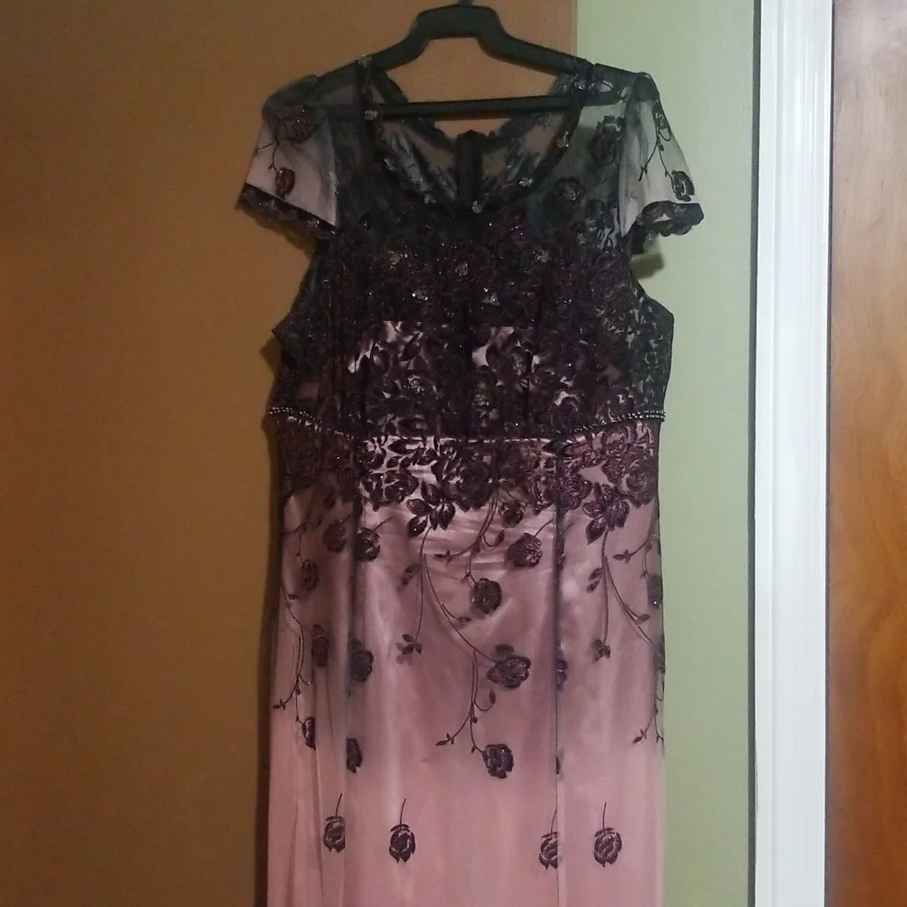 Dress - Picture 1 of 5